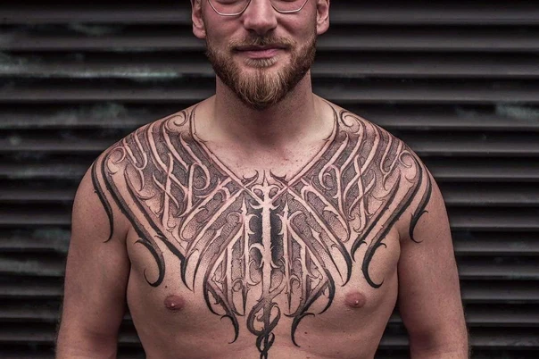 Орнаментальная Abstract tattoo на Грудь