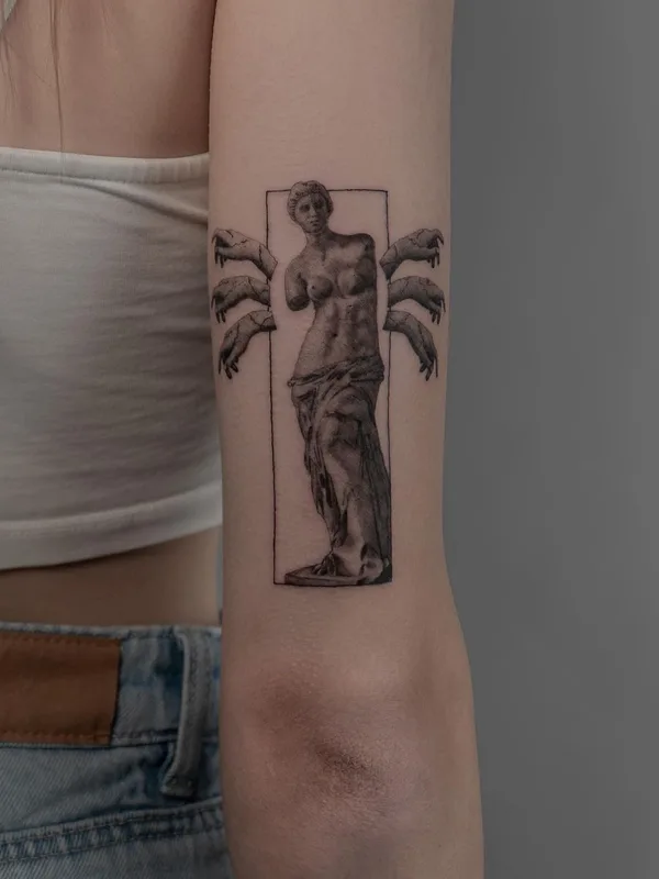 female black and grey realism tattoo auf forearm #45934 | Tätowierer Bino Feyer