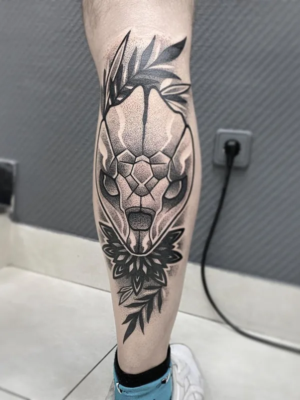 black and grey blackwork Tatuaggio su calf #45984 | Tatuatore Никита Шероухов