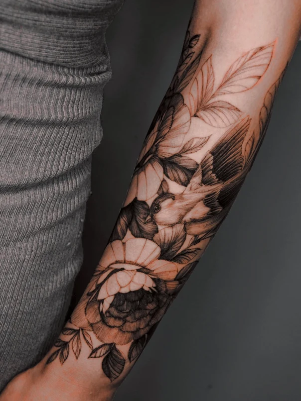 Ботаническая Flowers, Bird tattoo на Предплечье