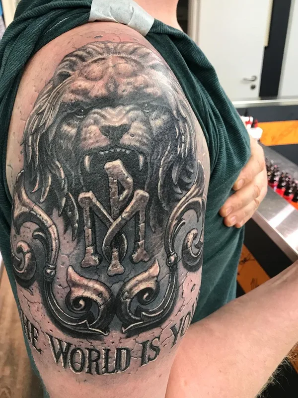 black and grey realism 纹身 在 upper arm #46162 | 纹身师 Павел Ангел Арефьев