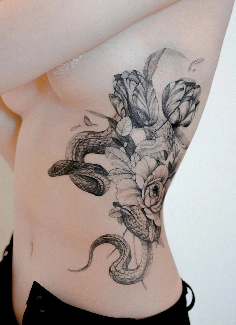 Schlangen-Tattoo: Bedeutung, Mythen und Motive