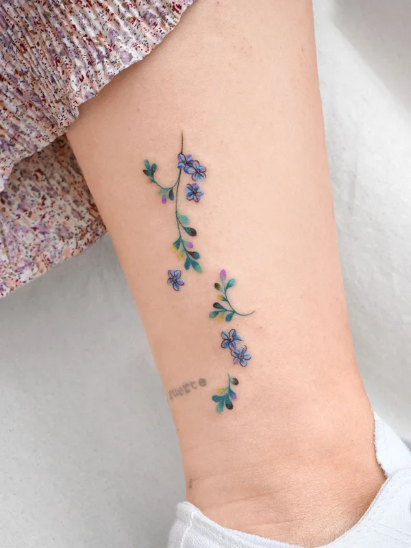 female color botanic 纹身 在 ankle #46287 | 纹身师 Eden