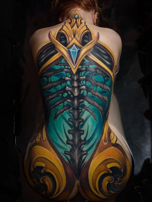 female color biomechanical tattoo auf full back #46339 | Tätowierer Полина Ramona Ink
