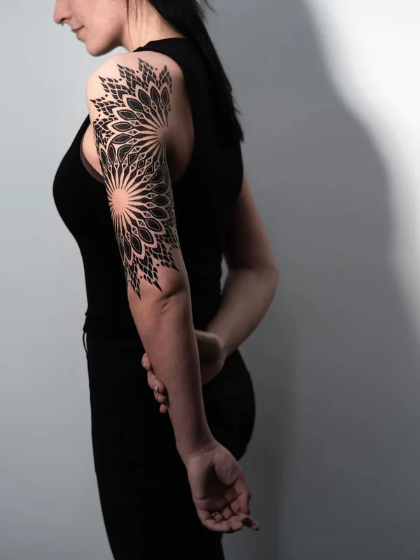female black ornamental татуировка на upper arm #46353 | Тату мастер Arang eleven