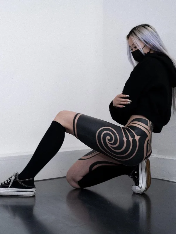female black blackwork татуировка на thigh #46356 | Тату мастер Arang eleven
