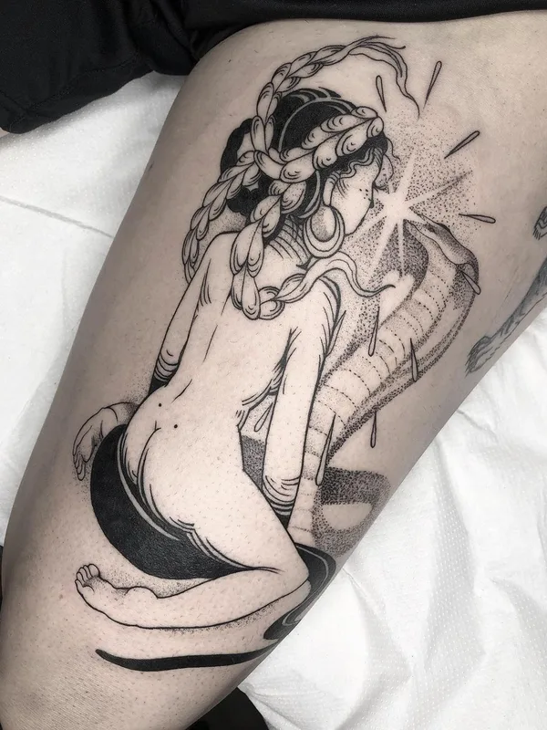 female black blackwork татуировка на thigh #46401 | Тату мастер Lil Annie