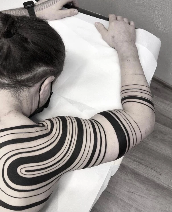 Blackwork Lines tattoo on Upper Arm