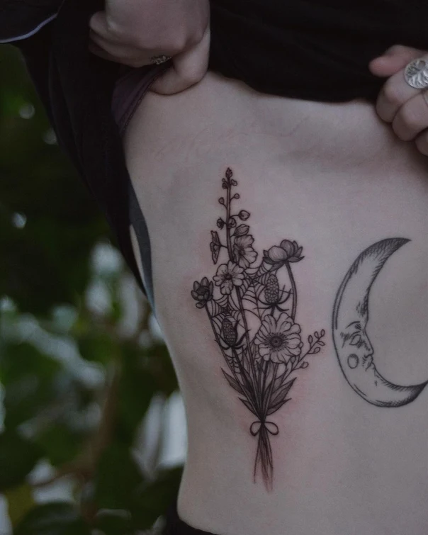 Файнлайн Flowers, Moon tattoo на Рёбра