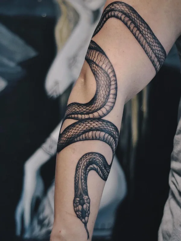 black and grey blackwork 纹身 在 forearm #60217 | 纹身师 Ирина Шатилова