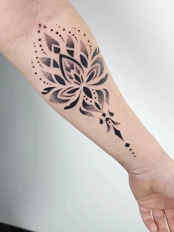 black ornamental tatuaje en forearm #60569 | Tatuador Naira Dots