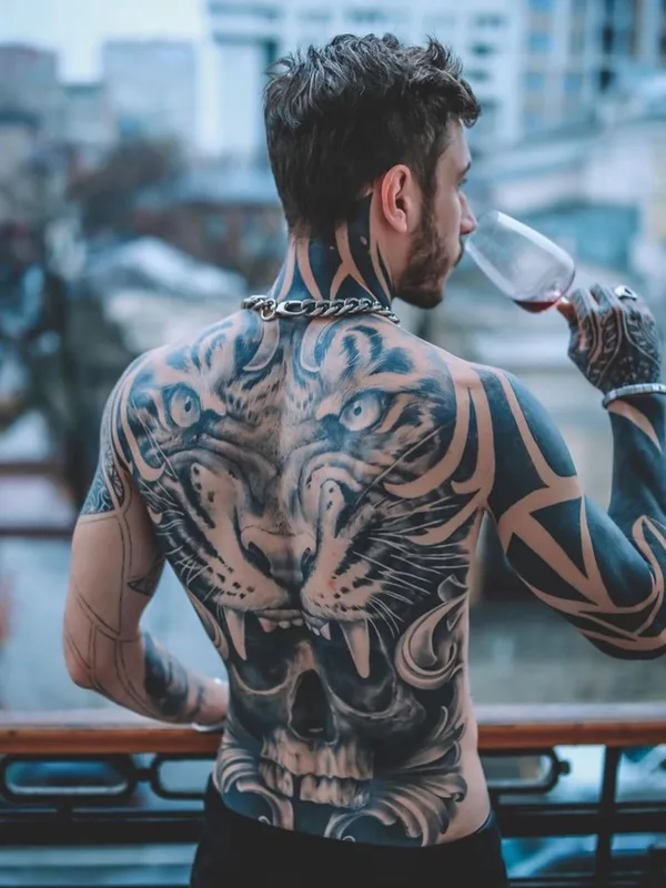 male black and grey blackwork 타투 부위 full back #60795 | 타투이스트 Андрей Андрюхинский 