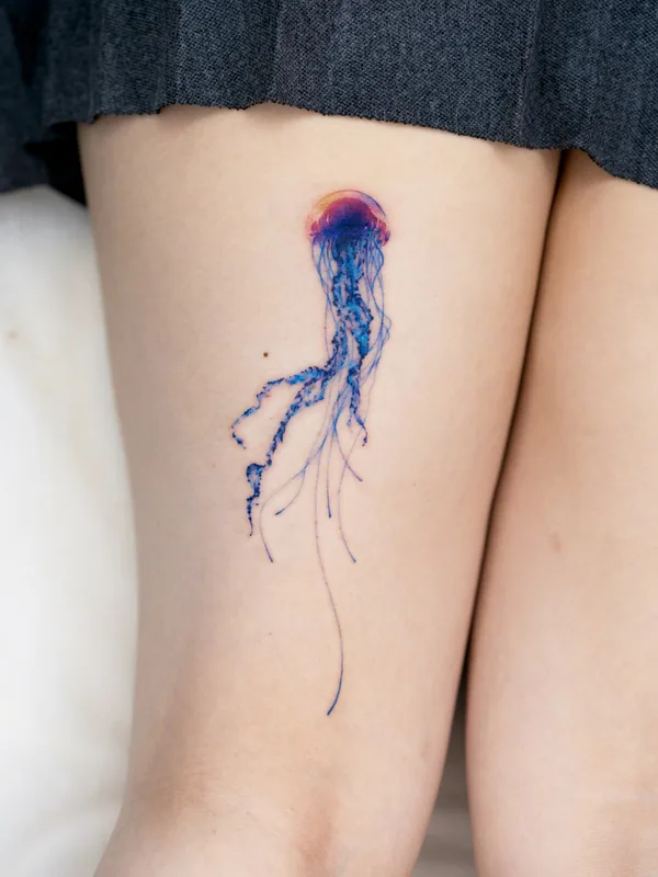 female color watercolor tattoo auf thight #60956 | Tätowierer Pokhy