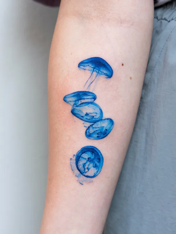 female color watercolor tattoo auf forearm #60962 | Tätowierer Pokhy
