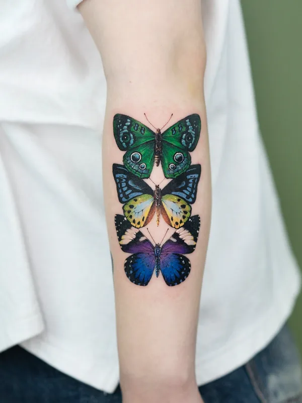 female color watercolor tattoo auf forearm #60953 | Tätowierer Pokhy