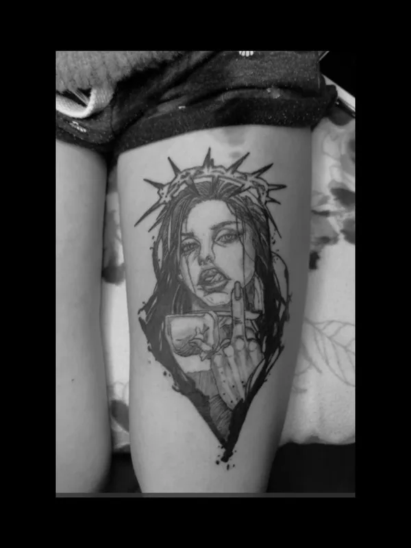 female black and grey blackwork tatouage sur thigh #75680 | Artiste tatoueur Тату маэстро ревер