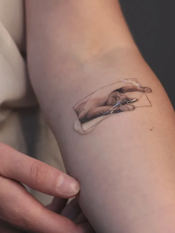 black and grey realism 纹身 在 forearm #75776 | 纹身师 Oke tattooer Veronika