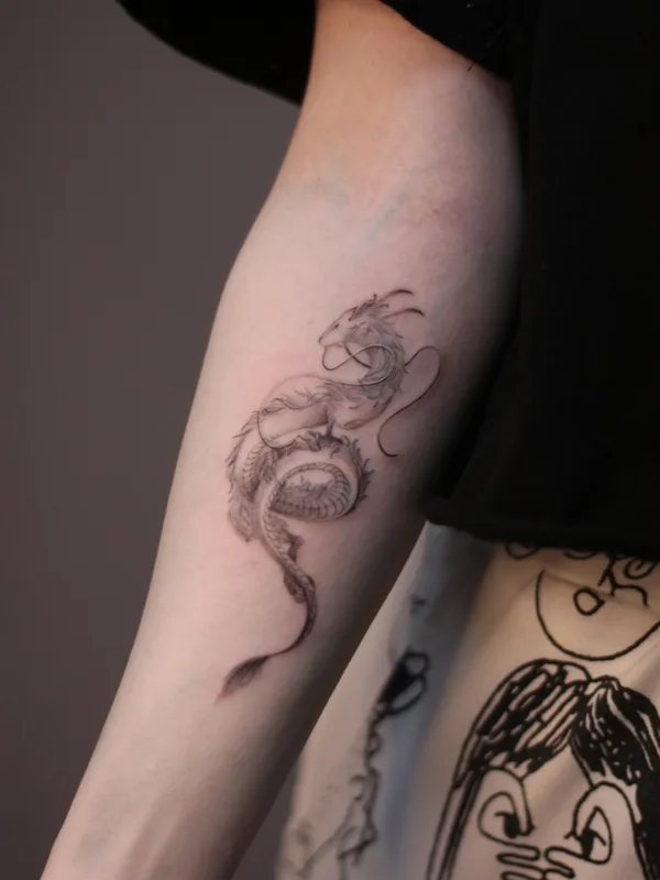 black and grey fineline 纹身 在 forearm #75777 | 纹身师 Oke tattooer Veronika