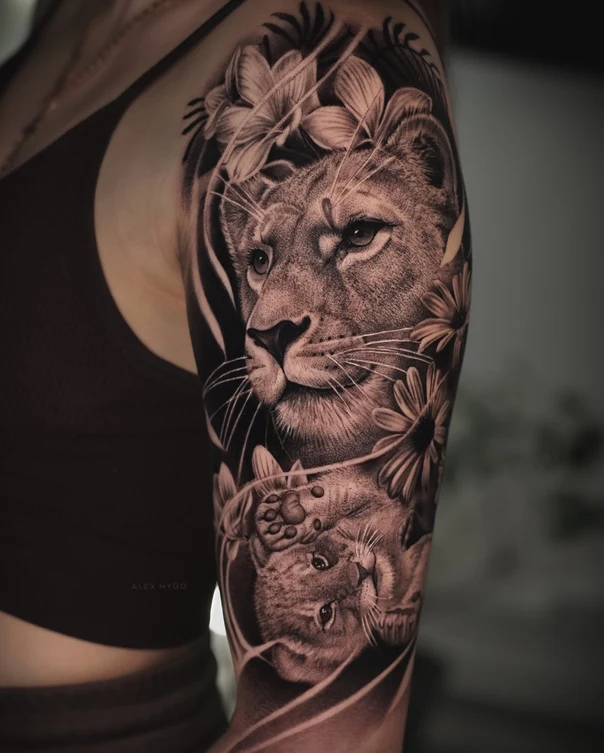 Реализм Lion, Flowers tattoo на Полный рукав