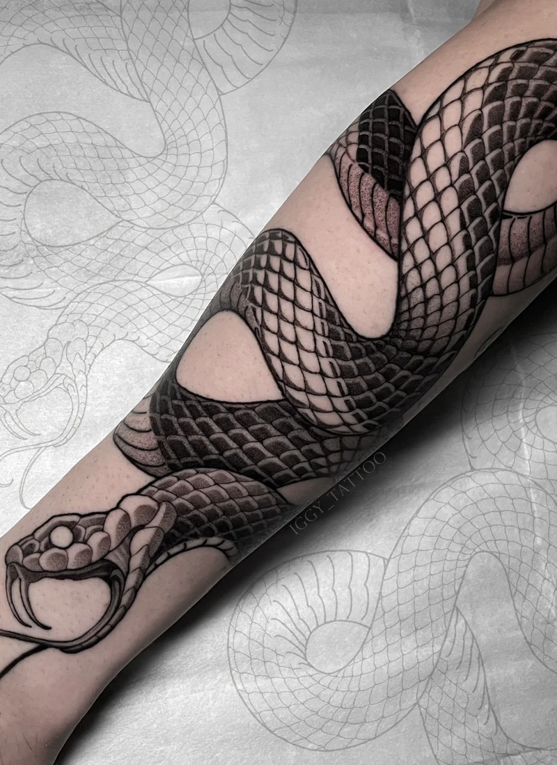 Tatouage serpent : signification, mythes et motifs