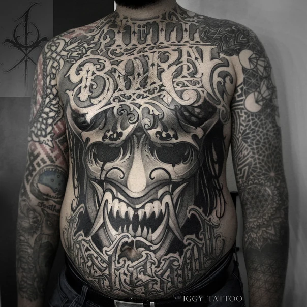 Блэкворк Mask, Lettering tattoo на Грудь