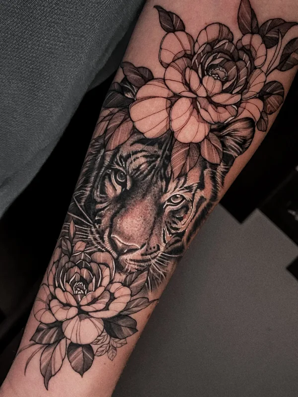 black and grey realism Tatuaggio su forearm #76031 | Tatuatore AlexSuprotiv