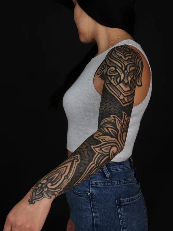 female black geometric tattoo auf sleeve #76099 | Tätowierer Maksim Zhuravlev