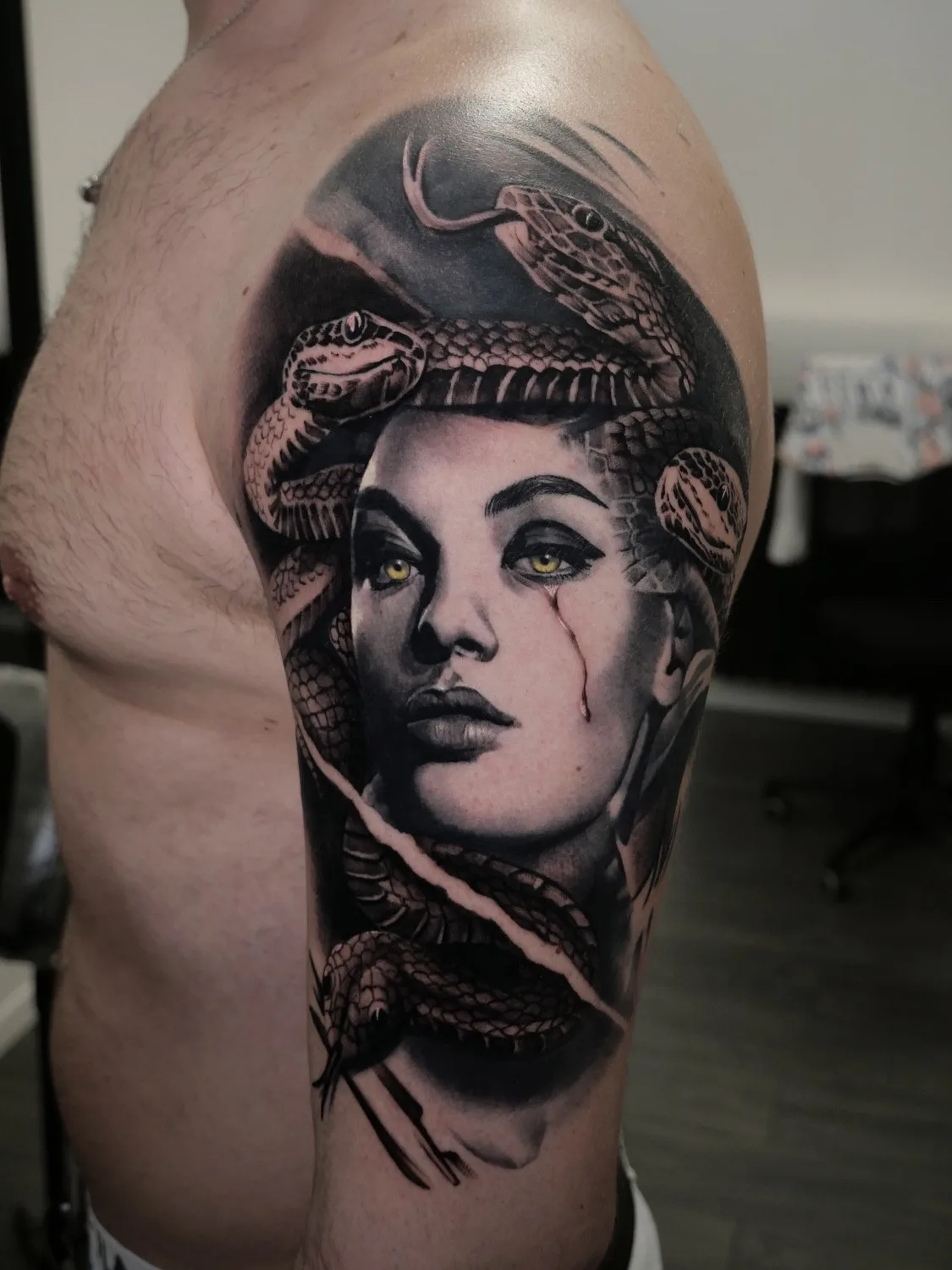 Artista del tatuo Federico Galliani