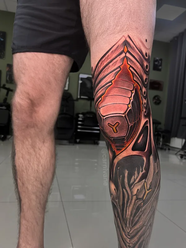color biomechanical Tatuaggio su knee #76485 | Tatuatore Михаил Carnivane