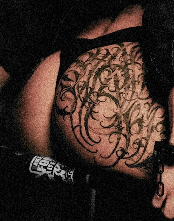 female blackandgrey darklettering tattoo on leg #76646 | Tattoo Artist Артём Андер