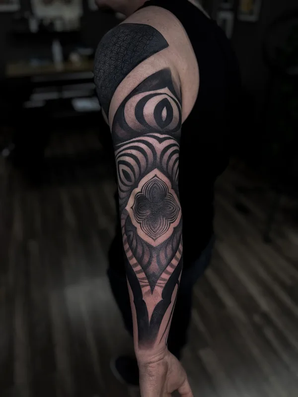 male black and grey blackwork 纹身 在 full sleeve #76754 | 纹身师 Fellipe Romeiro