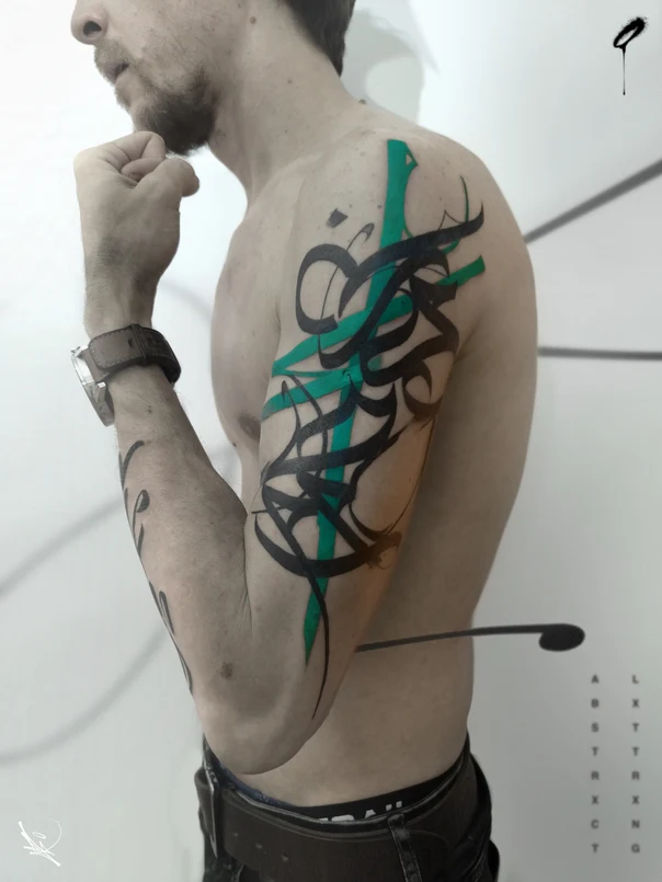 Abstract Calligraphic tattoo on Upper Arm
