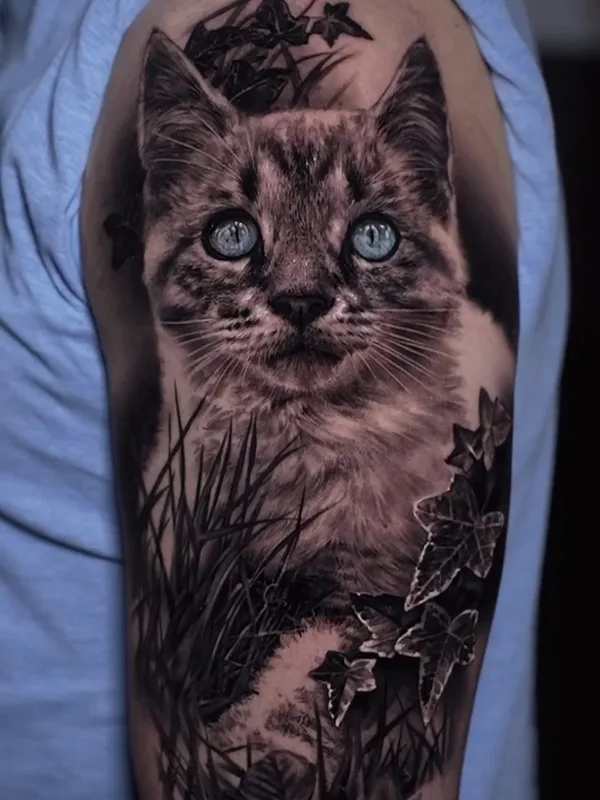 black and grey realism tattoo auf upper arm #77173 | Tätowierer Anna Kriuchkova