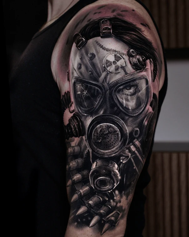 Реализм Gas mask, Bullets tattoo на Плечо