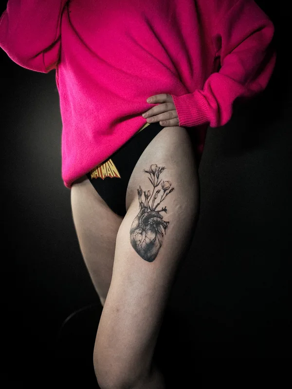 black and grey blackwork татуировка на thigh #77313 | Тату мастер VALENTINA TISHE