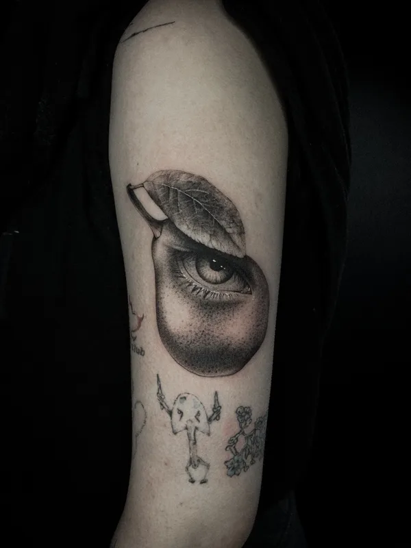 black and grey realism татуировка на upper arm #77315 | Тату мастер VALENTINA TISHE