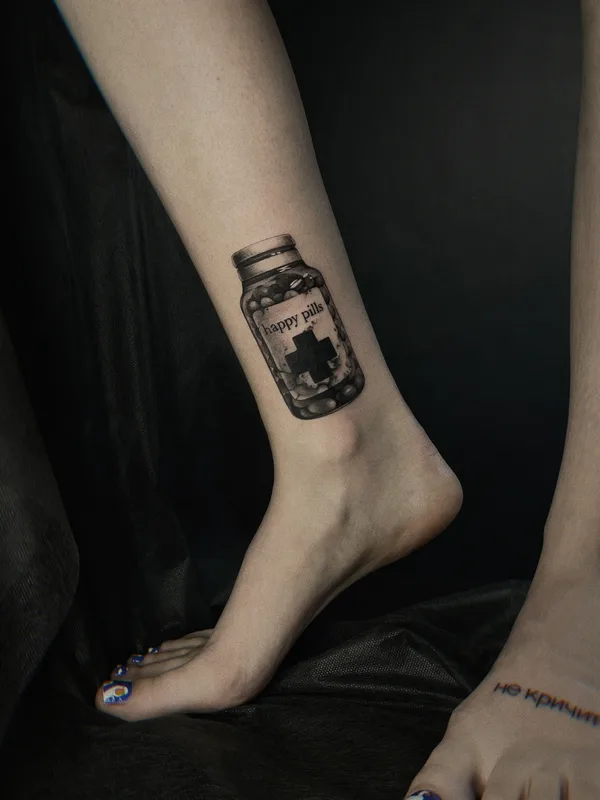 female black and grey black and grey татуировка на ankle #77319 | Тату мастер VALENTINA TISHE