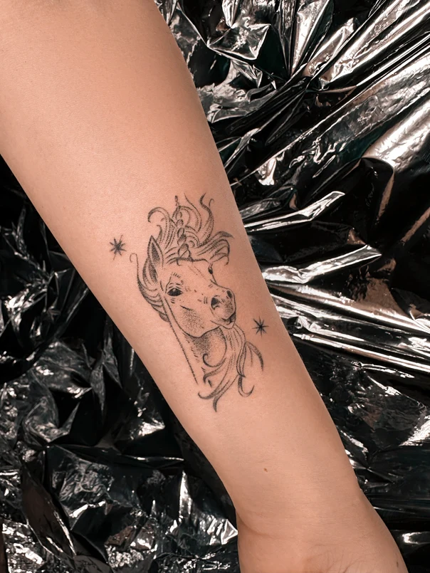 Файнлайн Unicorn, Stars tattoo на Предплечье