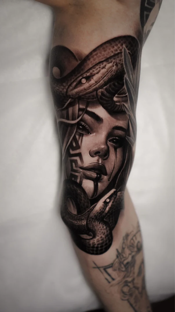 Реализм Medusa, Snake tattoo на Предплечье