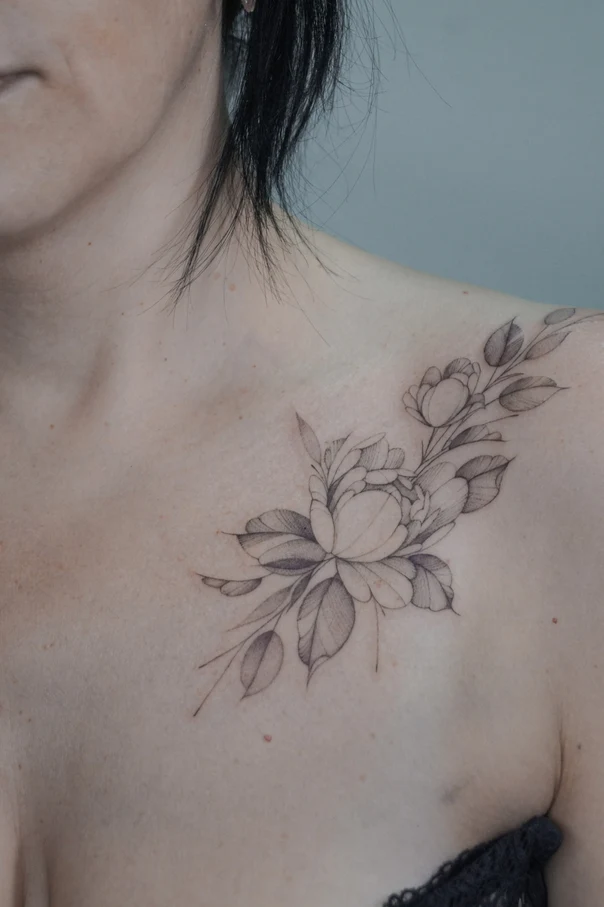 Файнлайн Flower, Leaves tattoo на Collarbone
