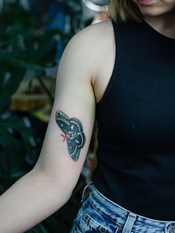 female color illustrative tatuaje en forearm #77869 | Tatuador Алиса Третьякова