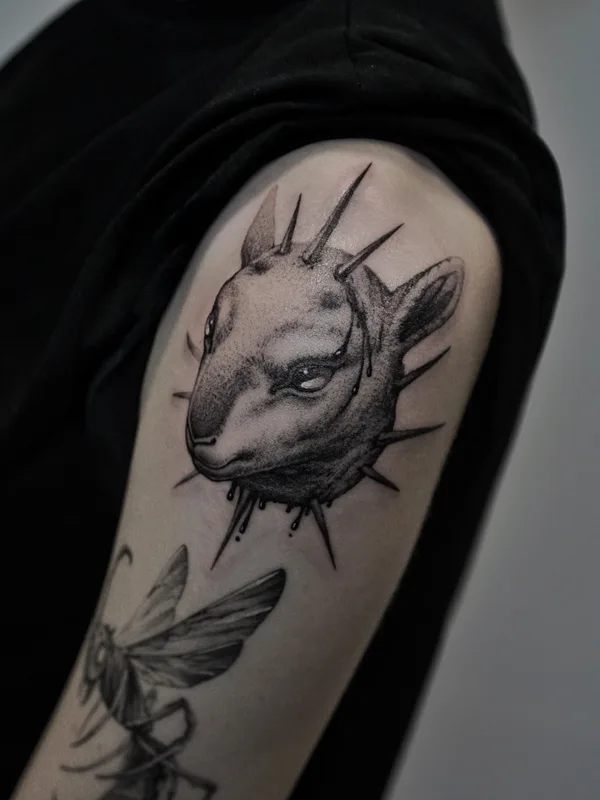 black and grey blackwork tatuaje en shoulder #77964 | Tatuador Митя Собаков