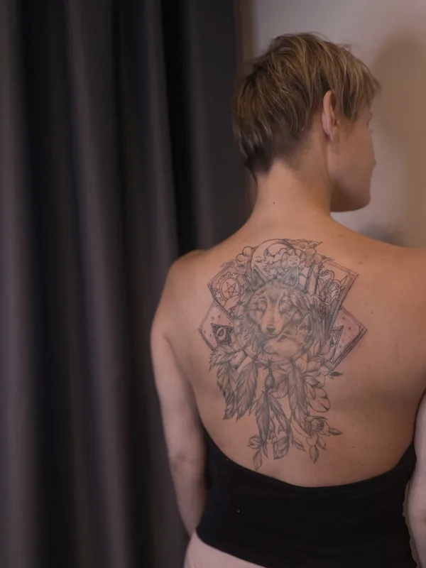 female black and grey illustrative татуировка на upper back #77980 | Тату мастер Нина Волошкина