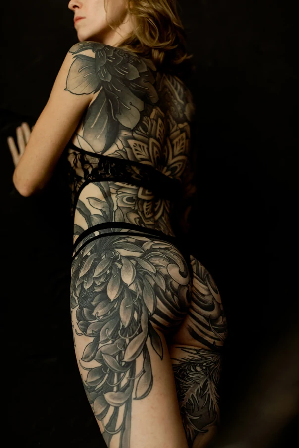 Чёрно-серая Floral, Mandala tattoo на Спина (полная)