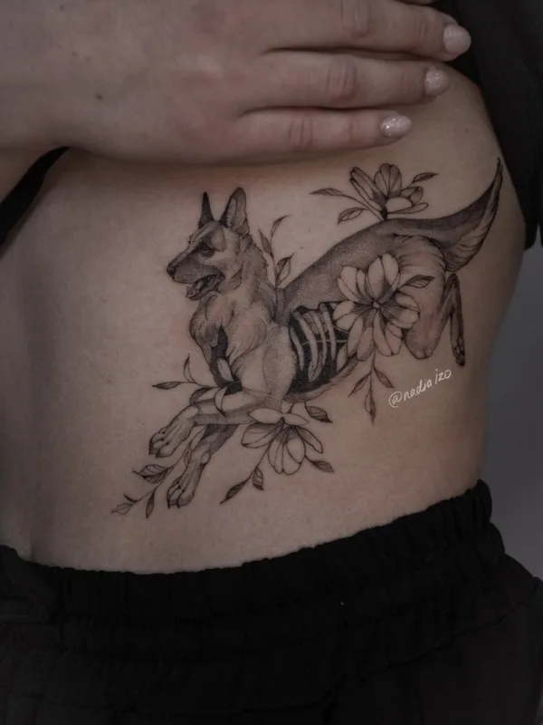 female black and grey realism tattoo auf side #78010 | Tätowierer Nadia Izo
