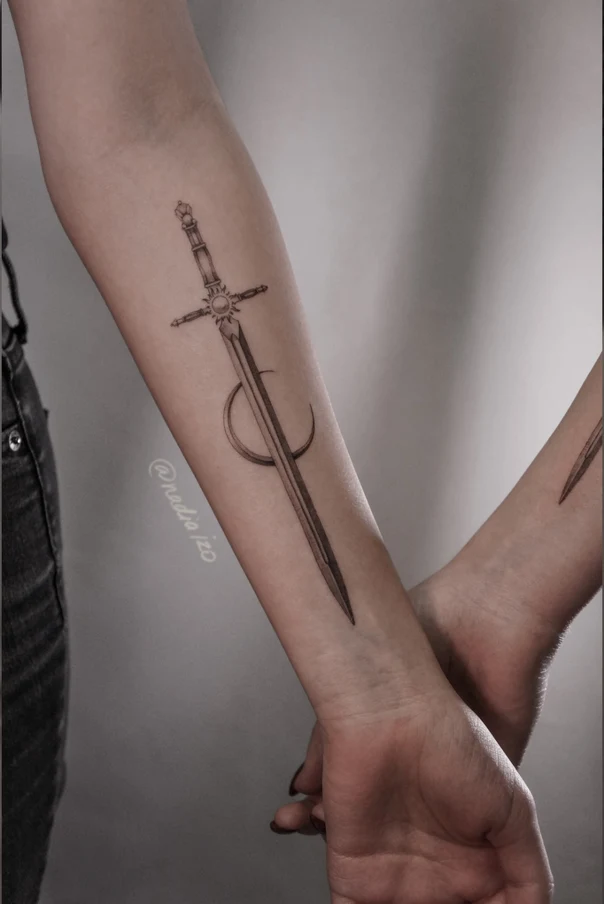 Файнлайн Sword, Crescent moon tattoo на Предплечье