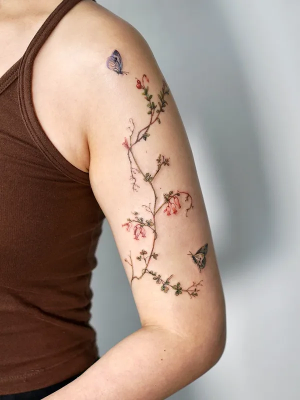 female color botanic Tatuaggio su upper arm #78049 | Tatuatore Isle