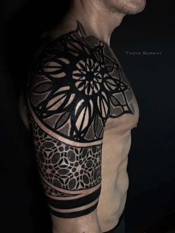 male black blackwork tattoo auf full sleeve #78205 | Tätowierer Tanya Surikat