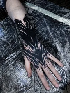 black blackwork 纹身 在 hand #78819 | 纹身师 KOLYASAFER (Коля Сафер)