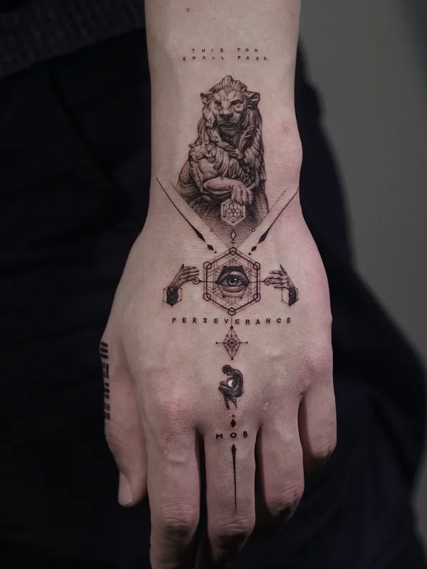 black and grey blackwork tatuaje en hand #78847 | Tatuador Ogi Oh